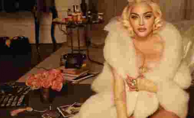 Marilyn Monroe'nun ölüm döşeğindeki halini canlandıran Madonna, pozlarıyla mide bulandırdı