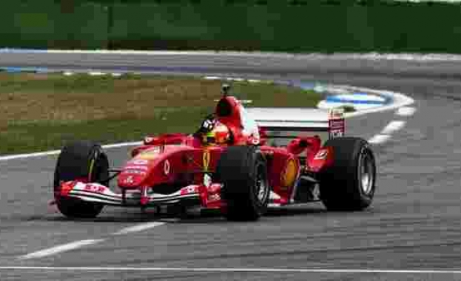 Mick Schumacher, Babası Michael Schumacher’in Kullandığı Ferrari ile Gösteri Sürüşü Gerçekleştirdi