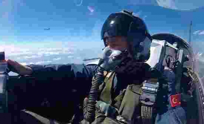 Milli Savunma Bakanı Akar, Ege'de F-16 ile uçtu