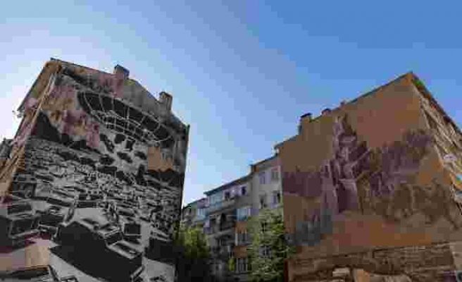 Modern Sanat ve Tarih İç İçe: Gezerken Kaybolmak İsteyeceğiniz Yeldeğirmeni Sokakları İçin 'Kaybolmama' Rehberi
