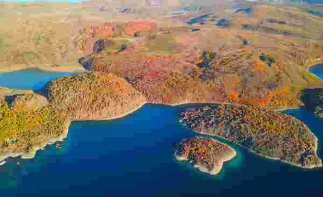 Nemrut Krater Gölü’nün sonbahar güzelliği havadan görüntülendi