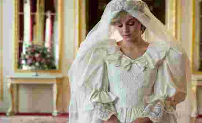 Netflix'ten İngiliz Kraliyet ailesine 'The Crown' resti! Kurgu olduğunu belirtmeyecek