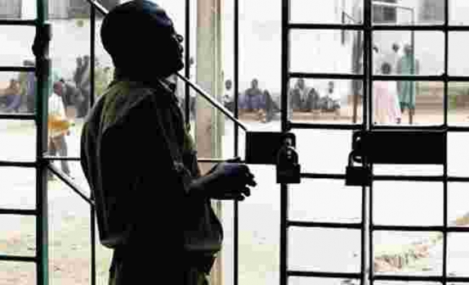 Nijerya'da cezaevine düzenlenen saldırıda çok sayıda mahkum firar etti
