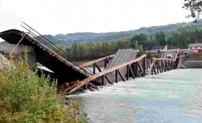 Norveç'te ahşap köprü çöktü
