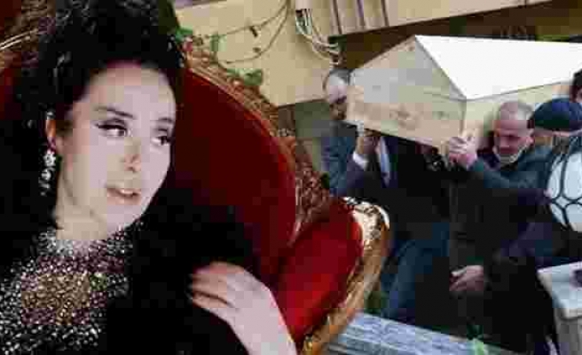 Nur Yerlitaş’ın cenazesi evden çıktı, Sibel Can tabutun arkasında yer aldı