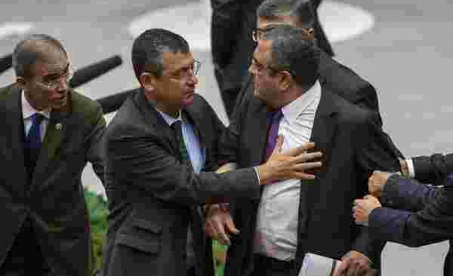 O Sırada Meclis'te... 'İt Dedin' Tartışması Nedeniyle CHP ve MHP Grupları Arasında Gerginlik