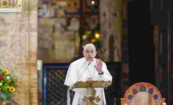 Papa Francis, Kilisedeki Cinsel Taciz Olaylarını Ortaya Çıkaran Gazetecilere Teşekkür Etti...
