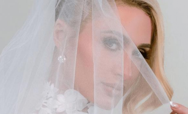Paris Hilton göz kamaştırıcı bir düğünle dünyaevine girdi