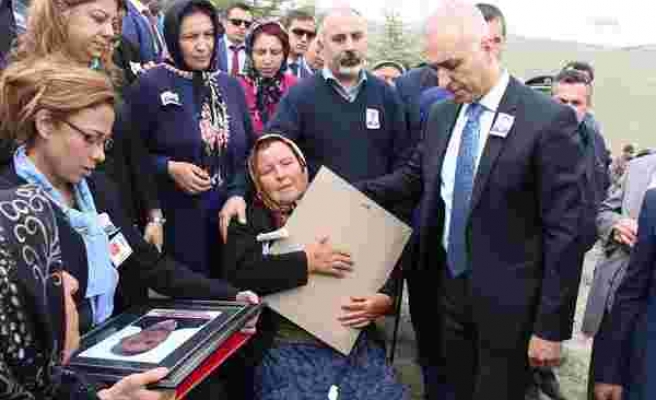 Park Yaptırmak İsteyen Şehit Annesine Verilen Söz Tutulmadı: 'Cenazeye Kılıçdaroğlu Gelmiş Diyorlar'