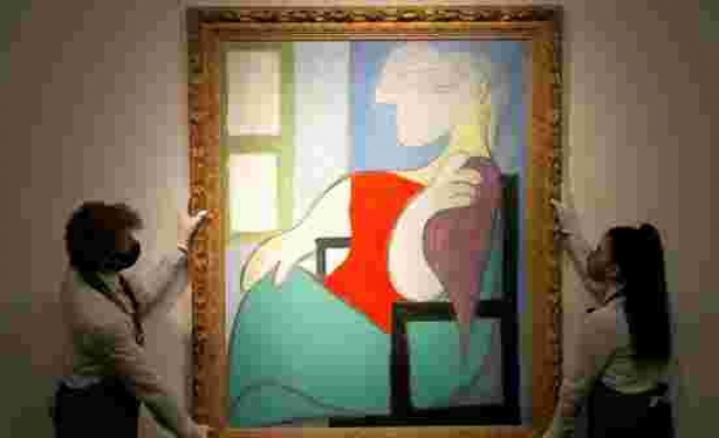 Picasso'nun 'Pencerenin yanında oturan kadın' tablosu 875 bin liraya satıldı