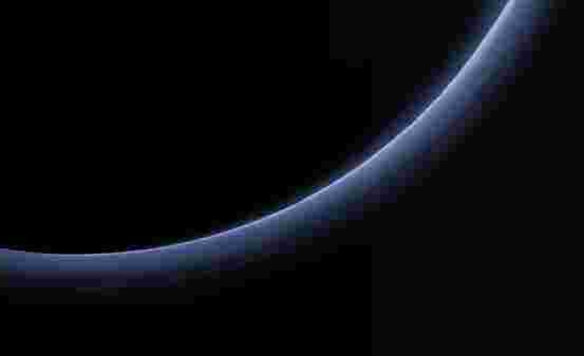 Plüton'u Kaplayan Mavi Sisin Sırrı Çözüldü: Siyanür İçeren Buz Kristalleri