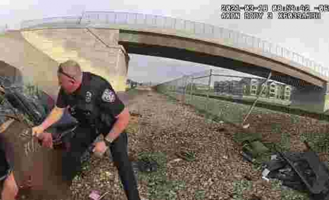 Polis Kovalamacası Sonrası Köprüden Uçup Alev Alan Aracın İçinde Kalan Adamın Adrenalin Dolu Kurtarılma Anları