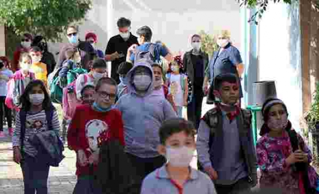 Prof. Dr. Ertuğrul: 'Maske Değiştiren Çocukların Hastalık Bulaştırma Riski Var'