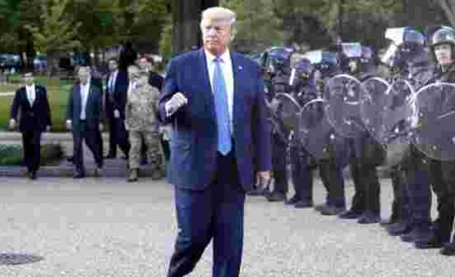 Protestoların odağındaki Trump, Beyaz Saray'dan yürüye yürüye ayrılarak göstericilere meydan okudu