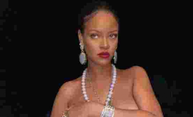 Rihanna üstsüz poz verdi