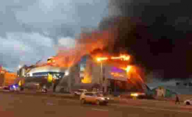 Rusya'da alışveriş merkezinde yangın