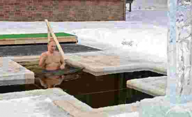 Rusya lideri Putin, dondurucu soğukta buz gibi suya girdi