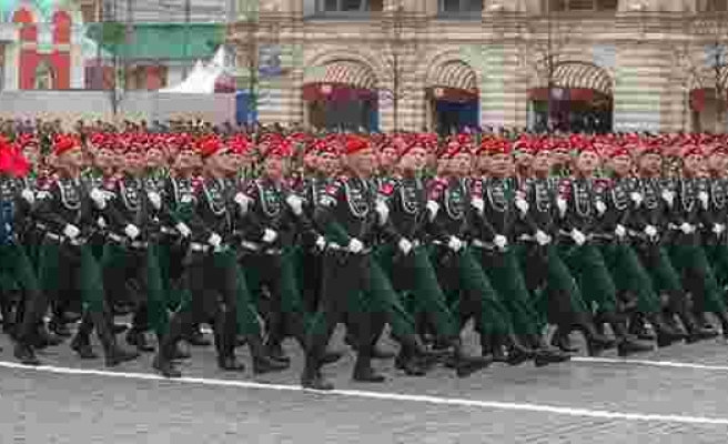 Rusya, Zafer Günü’nü askeri geçit töreniyle kutladı