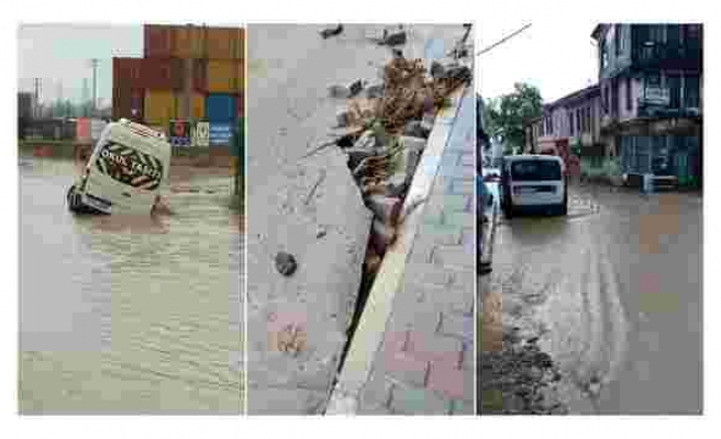 Sağanak Yağış ve Dolu Bursa'yı Vurdu: Caddeler Göle Döndü, Ev ve İşyerlerini Su Bastı