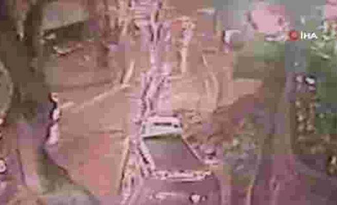 Sarıyer Çayırbaşı Tüneli girişinde istinat duvarının yıkılma anı kamerada