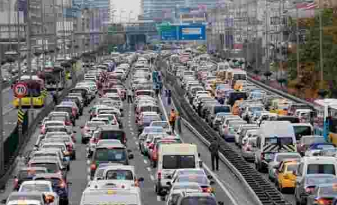 Sıcak havanın etkisiyle İstanbul'da trafik yoğunluğu