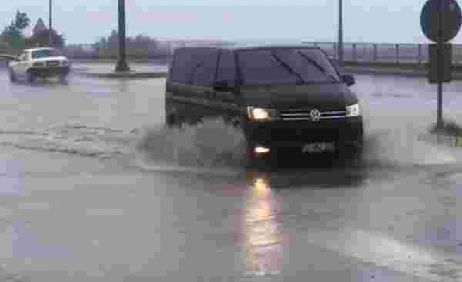 Şiddetli yağış Rize’de hayatı olumsuz etkiledi