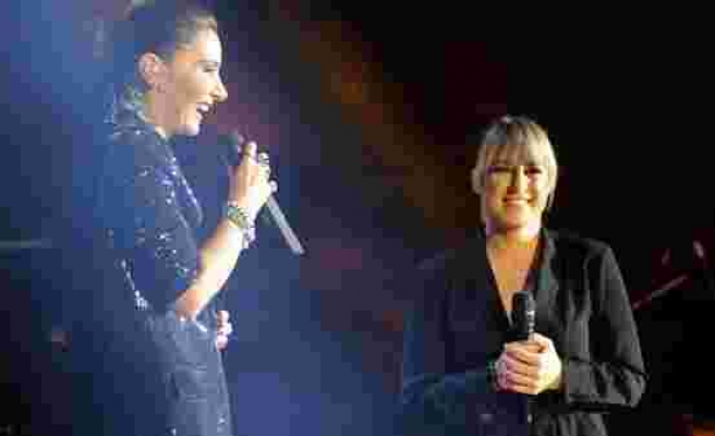 Sıla Mannheim konserinde Zeynep Avcı'yla düet yaptı