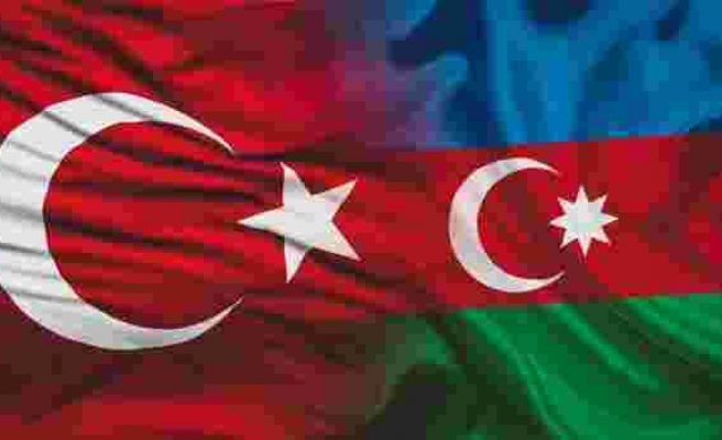 Siyasiler Azerbaycan'ın Bağımsızlık Günü'nü kutladılar