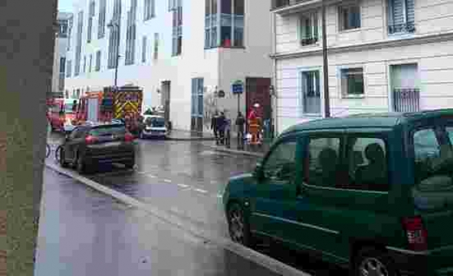 Son Dakika: Fransa'da Charlie Hebdo'nun eski binasının olduğu yerde bıçaklı saldırı: 2'si ağır 4 yaralı