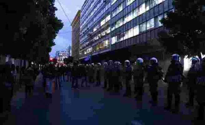 Son dakika haber: Yunanistan'da polis şiddetine karşı halk sokaklara döküldü