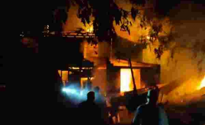 Son dakika haberi Karabük’te çıkan yangında iki katlı ev kullanılamaz hale geldi