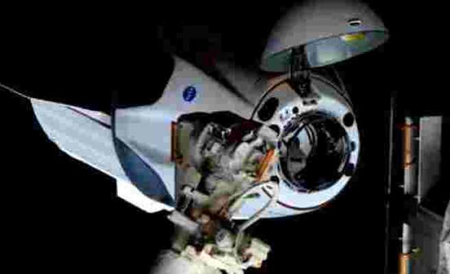 Son Dakika: SpaceX'in uzaya fırlattığı Crew Dragon kapsülü Uluslararası Uzay İstasyonu'na bağlandı