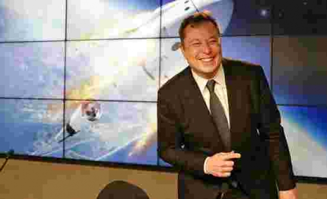 SpaceX CEO'su Elon Musk, Uzaya Fırlatılan Uydular Üzerindeki Dijital Ekranla Reklam İşine Girecek