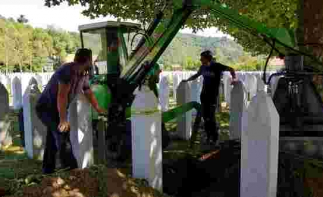 Srebrenitsa'da Mezarlar Yeniden Açılıyor
