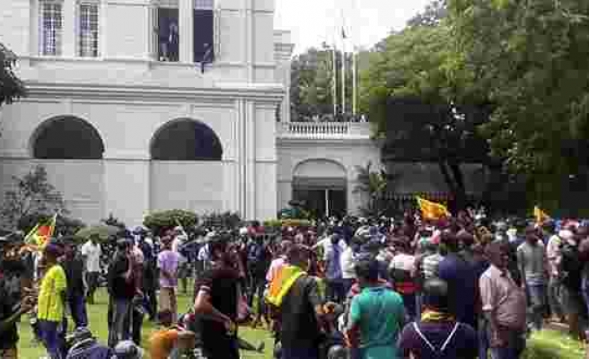 Sri Lanka'da Protestocular Başkanlık Konutunu Bastı