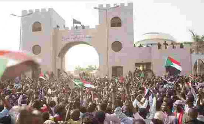 Sudan'da askeri müdahalede gözaltına alınan dört siyasetçi serbest kaldı