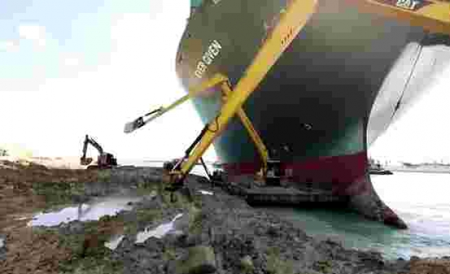 Süveyş Kanalı'nı Tıkayan Ever Given Gemisinin Kurtarma Çalışmalarına Ait Drone Görüntüleri Yayınlandı