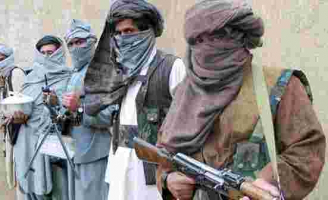 Taliban kapı kapı dolaşıp bu mektubu asıyor: Haçlılar için çalışanlar, ya teslim olun ya ölün
