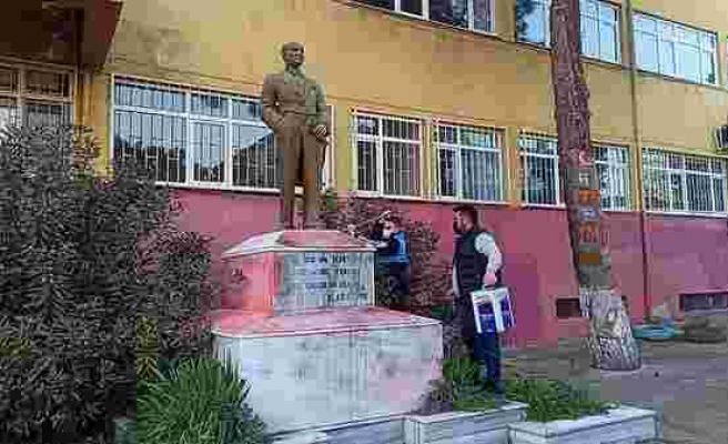 Tekirdağ'da Atatürk Heykeline Saldıran Kişi Yakalandı