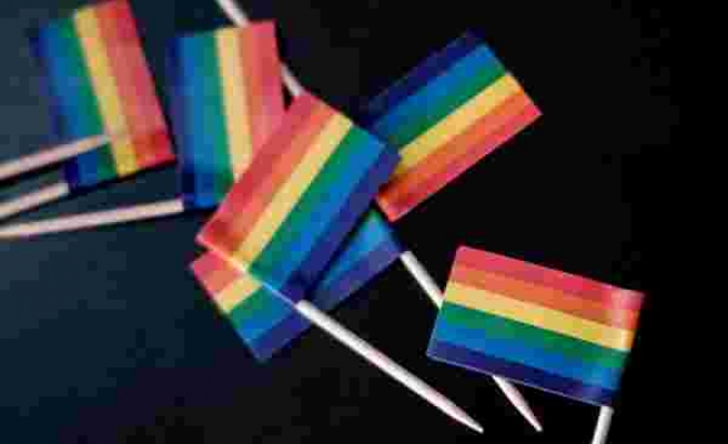 Ticaret Bakanlığı: 'LGBT ve Gökkuşağı Temalı Ürünlerin +18 Uyarısı Konulmadan Satışı Yasaya Aykırı'