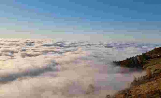 Trabzon’da yaylalardan bulut denizi manzaraları