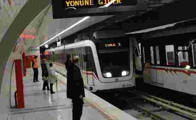 Tunç Soyer Duyurdu: İzmir’de Metroda Ücretsiz İnternet Hizmeti Başladı