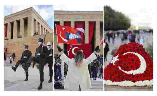 Türk Bayrakları ve Çiçekler... 10 Kasım'da Anıtkabir Vatandaşların Akınına Uğradı