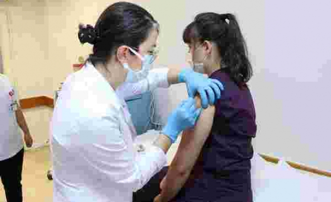 Türkiye'de Tarihi Gün: Koronavirüs Aşısında İlk Gönüllü Uygulaması Ankara'da Yapıldı