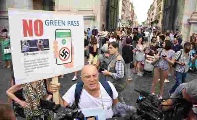 Türkiye'ye de Gelir mi? İtalya'da Aşıyı Zorunlu Hale Getiren 'Yeşil Geçiş' Protesto Edildi