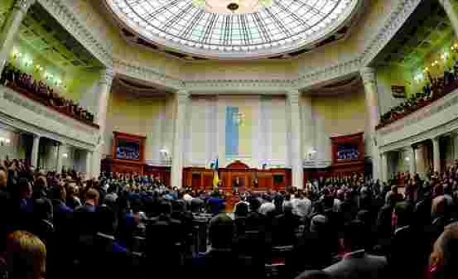 Ukrayna'da Mazeretsiz Parlamento Oturumuna Katılmayan Milletvekilleri Maaş Alamayacak