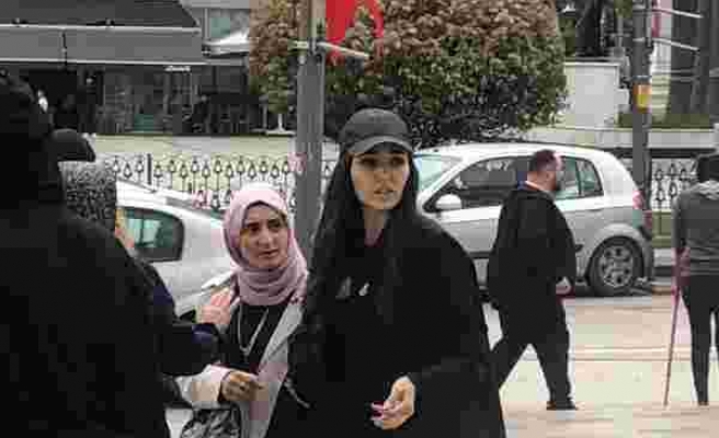 Ünlü oyuncu Hande Erçel Bandırma'da dedesinin cenazesine katıldı