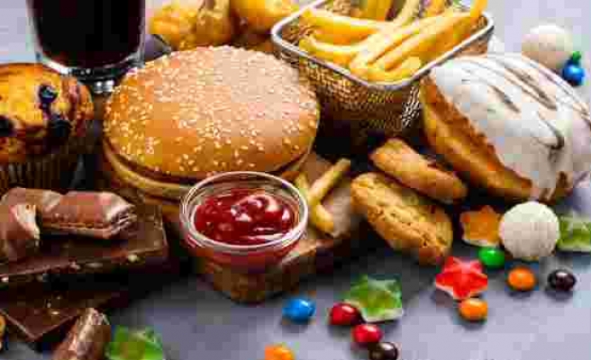 Uzmanlardan obezite uyarısı: Abur cubura tütün ürünleri gibi katı düzenlemeler getirilmeli