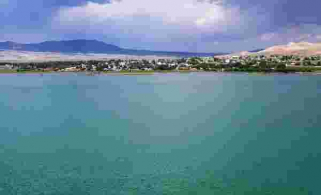 Van’daki depremler sonrası Erçek Gölü'nde gaz çıkışları tespit edildi