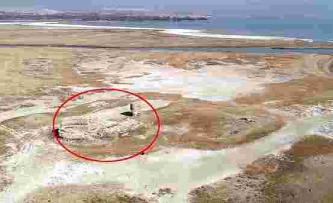 Van Gölü'nde Sular Çekilince Tarihi Kale Ortaya Çıktı: 'Restorasyon Gerekli'